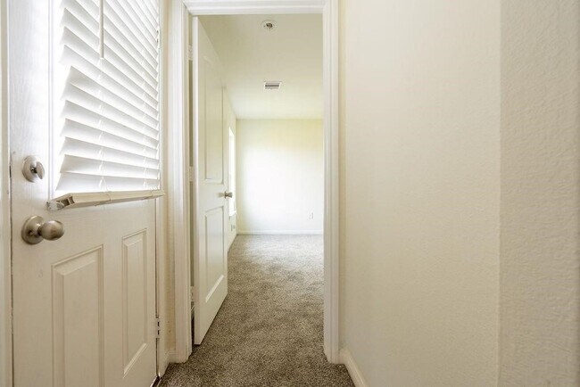 Building Photo - 22538 Cloverland Field Dr