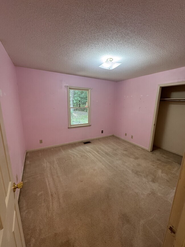 Building Photo - 112 Oak Leaf Cir