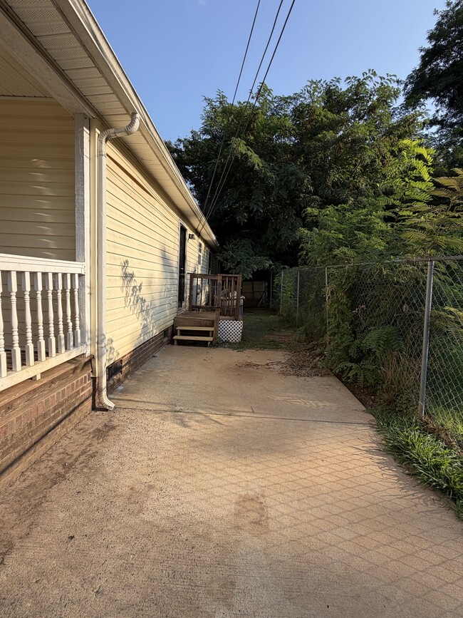 Building Photo - 507 W Norment Ave