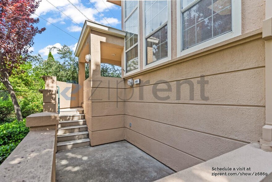 Building Photo - Unit