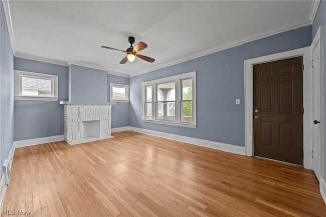 Building Photo - 2056 Wascana Ave