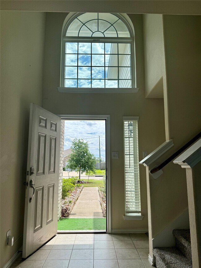 Building Photo - 4703 S Richwood Dr