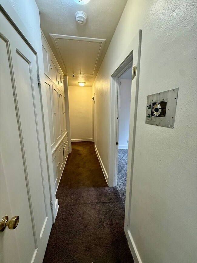 Building Photo - 1/2 Off First Months Rent! 3 Bed + 2 bonus rooms in basement, 2 Bath Home NEAR CSU! Flexible leas...