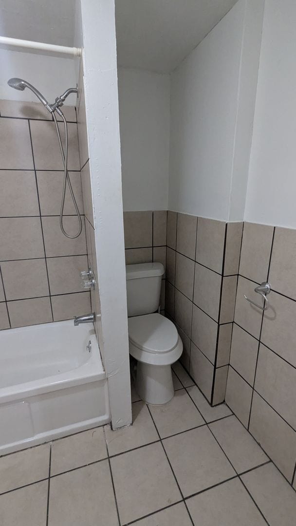 Building Photo - Charming 3-bedroom, 1-bathroom home locate...