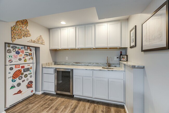 Building Photo - 5624 Kemp Ln
