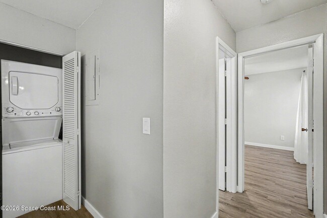 Building Photo - 1021 Abada Ct NE