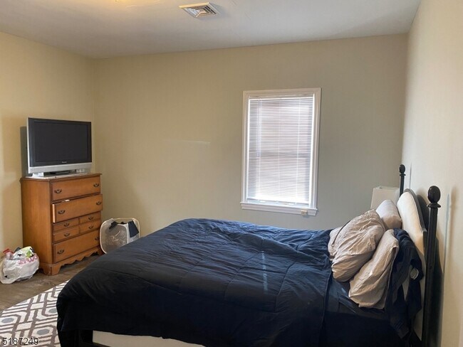 Building Photo - 1280 Springfield Ave