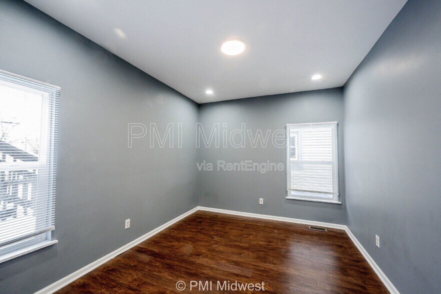 Building Photo - 3159 E Washington St