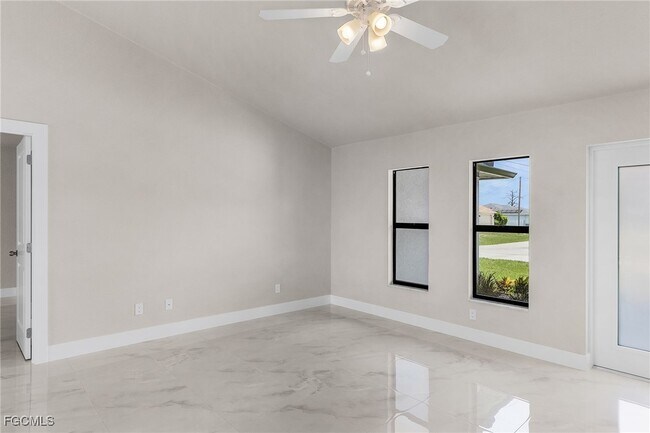 Building Photo - 2510 SW 17th Ave