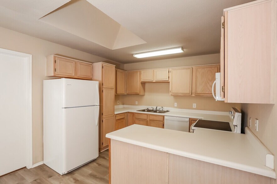 Building Photo - 8600 Cove Meadow Ln