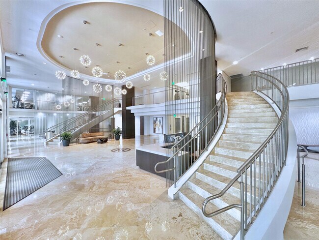 Building Photo - 511 SE 5 Ave