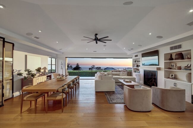 Building Photo - 4 S Vista De La Luna