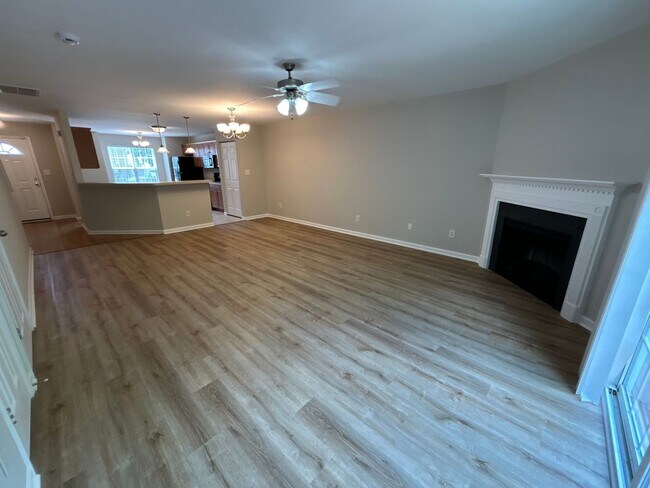 Building Photo - 4 Bedroom | 3.5 Bedroom Raleigh Townhome