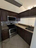 Building Photo - 18203 Glenmoor Dr
