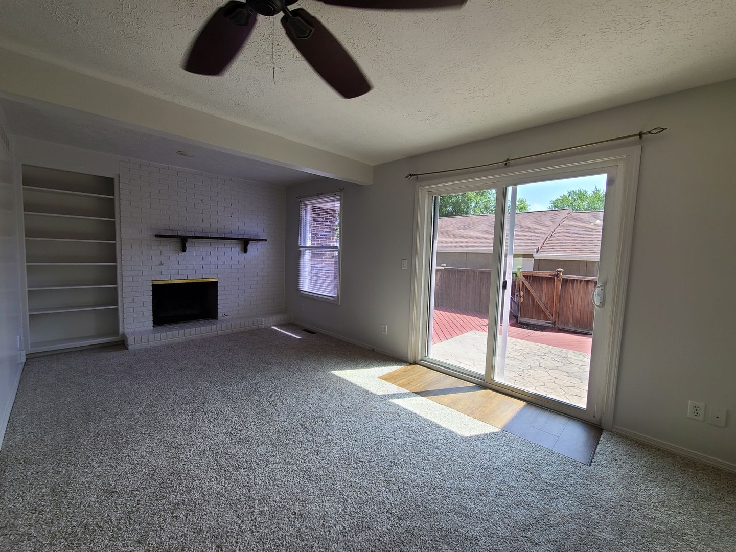 Building Photo - 2595 Stratford Dr