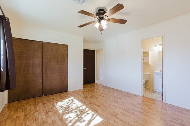 Building Photo - 3 Bedroom 2 Bathroom