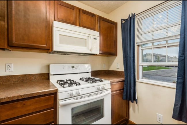 Building Photo - 1601 Holland Dr