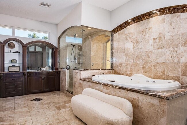 Building Photo - 5949 Seabird Dr S