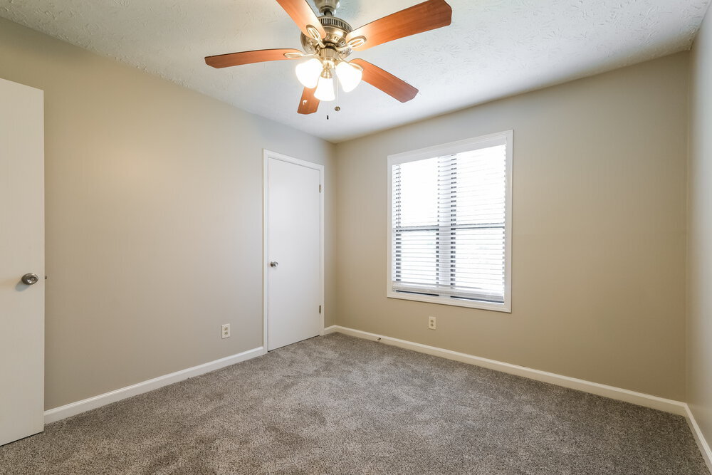 Building Photo - 319 Knollwood Ln