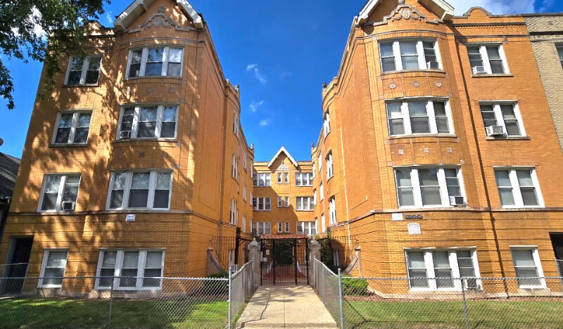 Primary Photo - 834 N Massasoit Ave