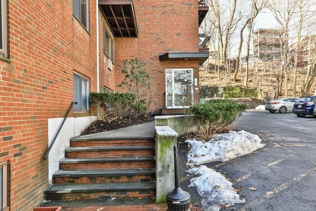 Building Photo - 171 South St