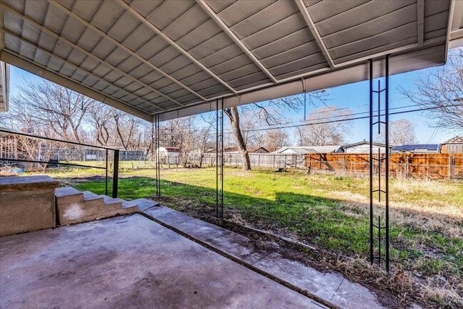 Building Photo - 704 S 3rd St