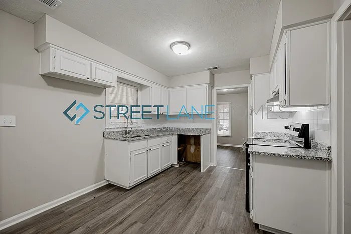 Building Photo - 5044 Old Post Rd