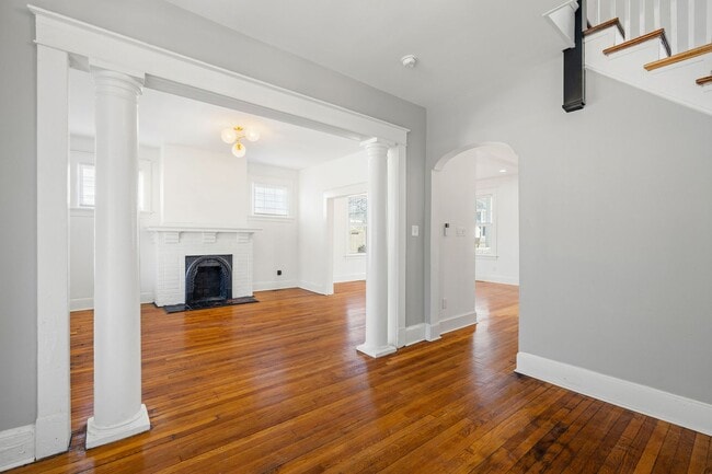 Building Photo - Spacious Corner-Lot Home on Carolina Ave