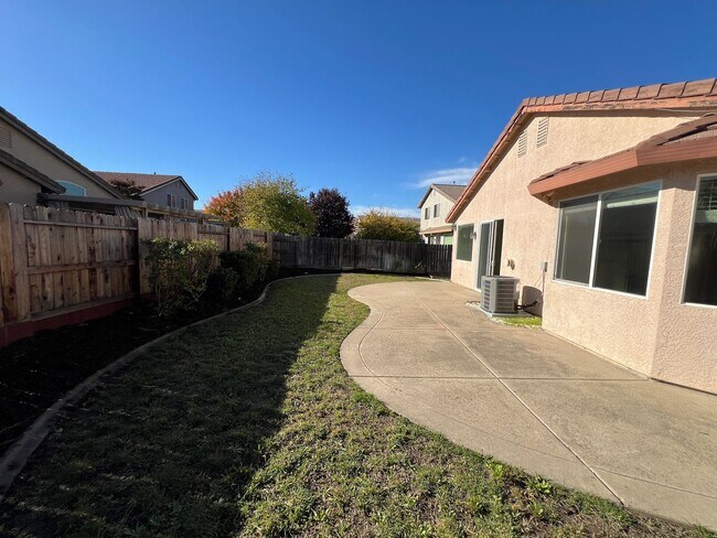 Building Photo - Gorgeous Stonecreek Home!