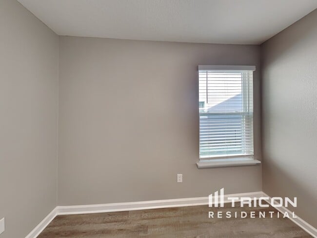 Building Photo - 470 Chandler Dr