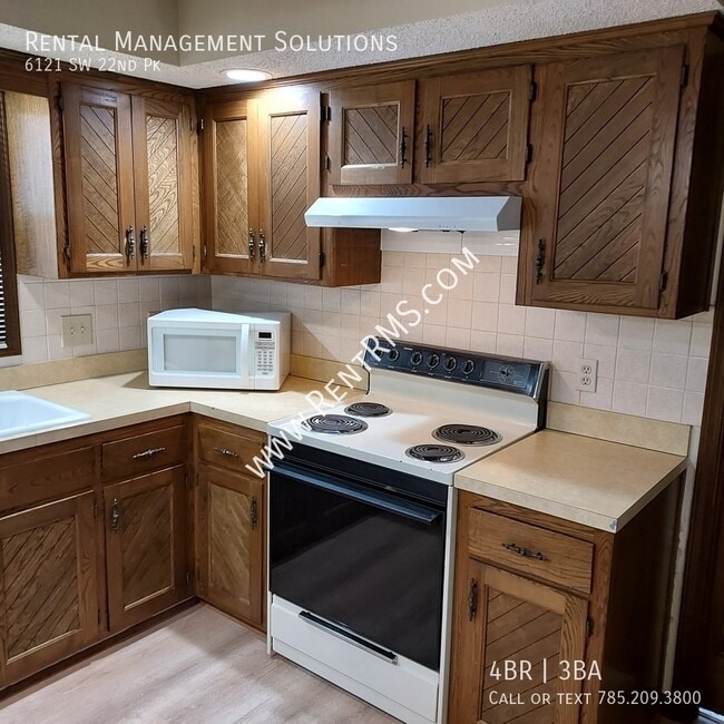 Building Photo - 6121 SW 22nd Park