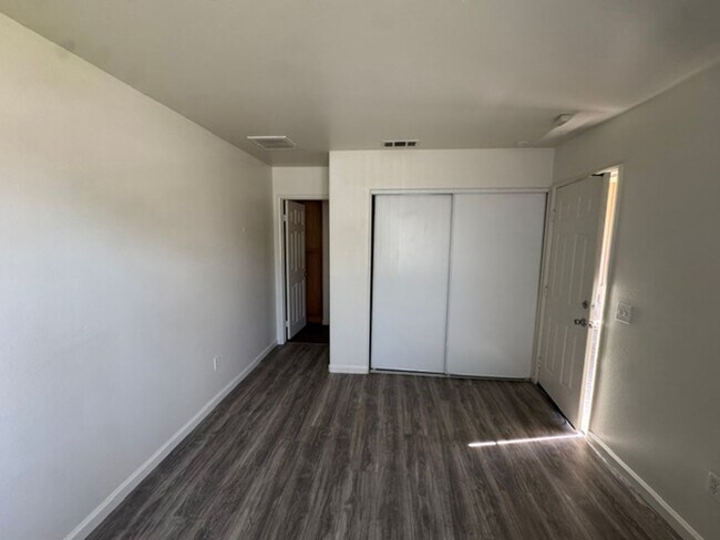 Building Photo - Beautiful home with option to expand