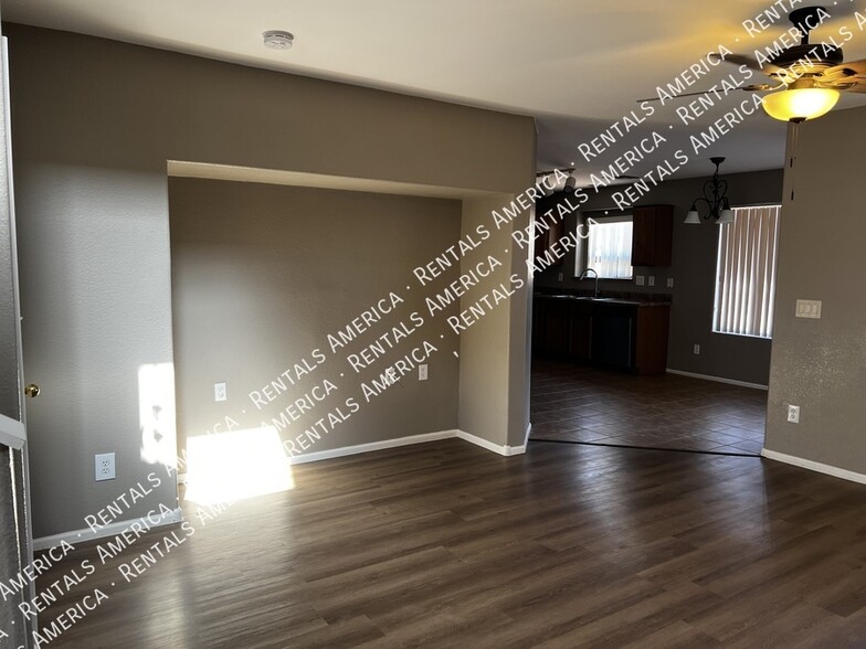 Building Photo - 1028 E Dragon Fly Rd