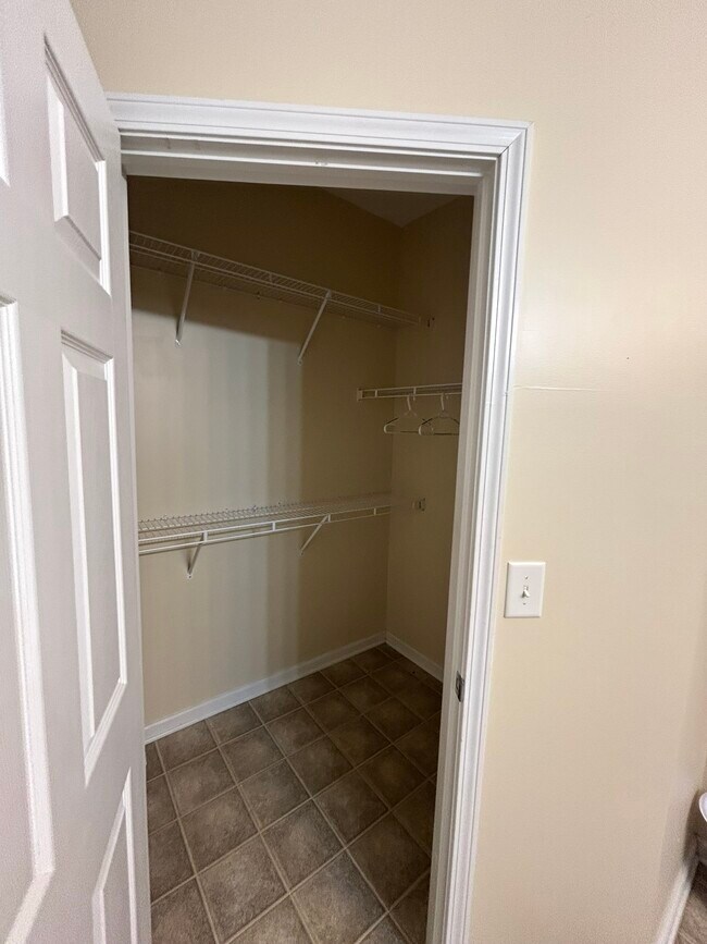 Building Photo - 2615 Rolling River Dr