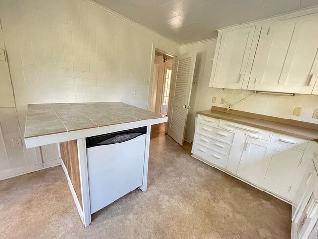 Building Photo - Two-Bedroom House