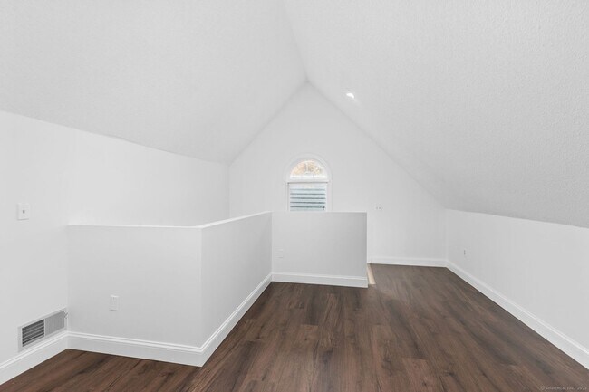 Building Photo - 17 Curtis Dr