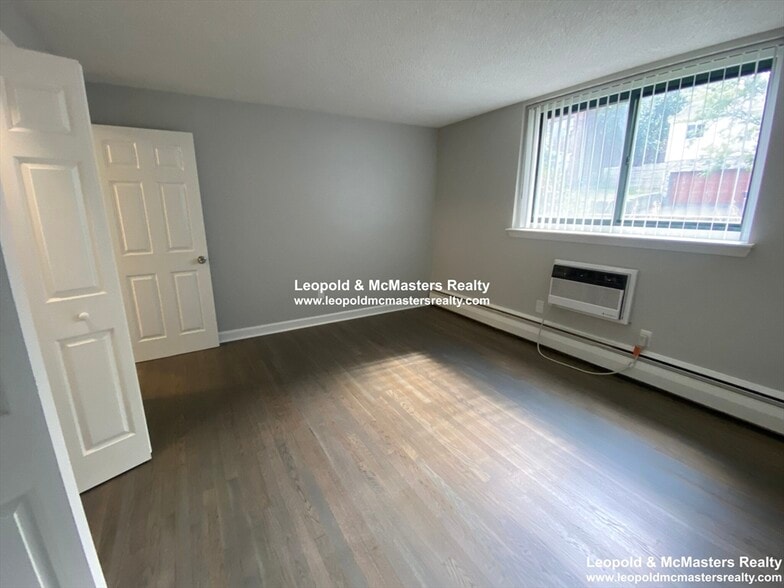 Building Photo - 520 Washington St