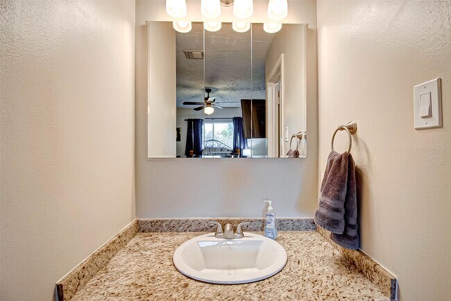 Building Photo - 7211 Skylight Ln