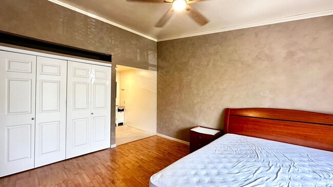 Building Photo - 2 BED/2 BATH/2 PRKG + Washer/Dryer INSIDE ...