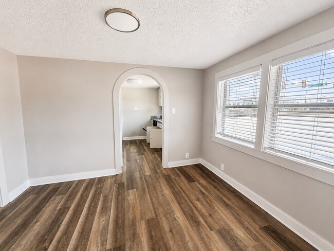 Building Photo - 3/2 Bungalo-style off Birchman