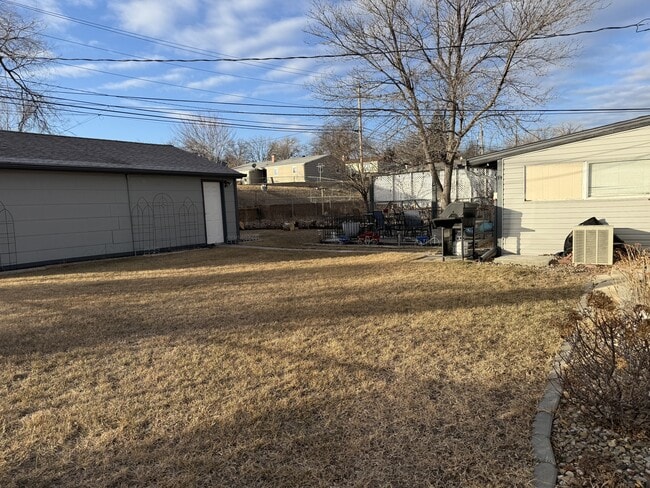 Building Photo - 259 E Oakland St