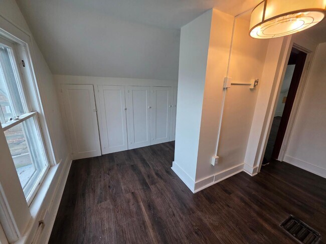 Building Photo - 107 Dawes Ave