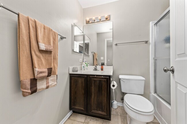 Building Photo - 2062 Kathleen Cir