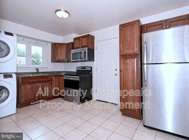 Building Photo - 817 Hilltop Ave Ext