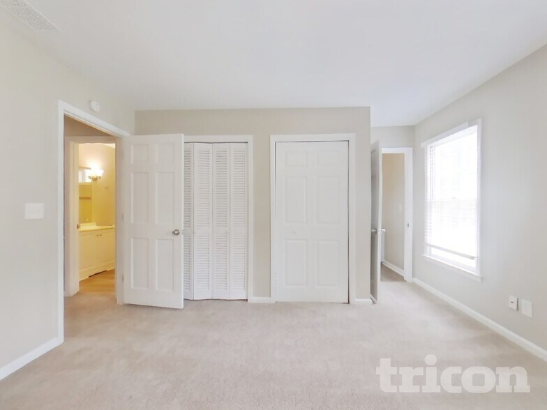 Building Photo - 2339 Country Club Dr SE