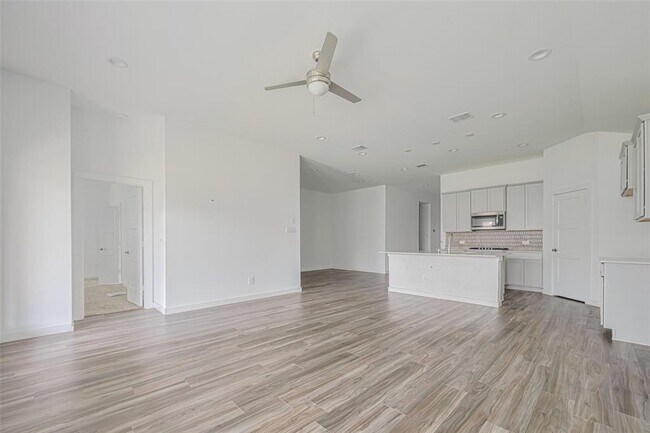 Building Photo - 133 Aurora Spgs Dr