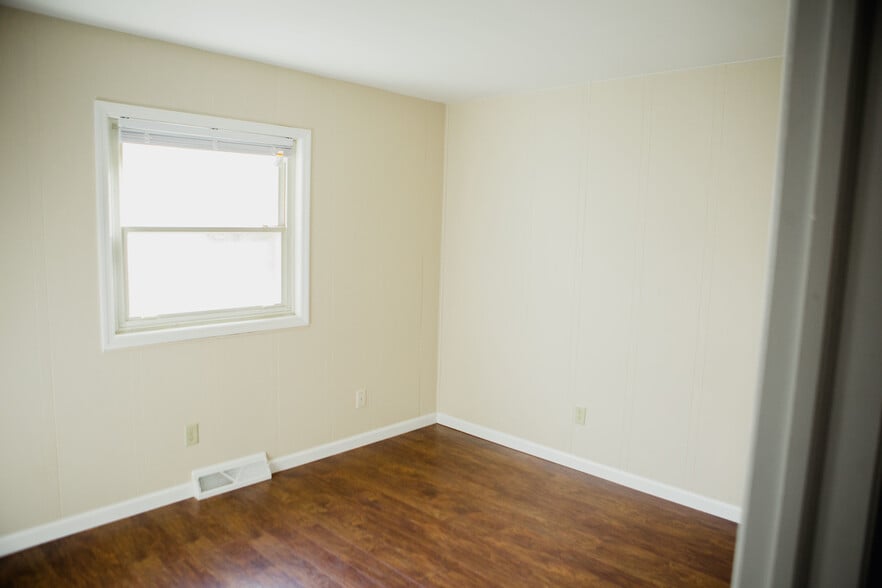 Building Photo - 720 S Parkway Dr