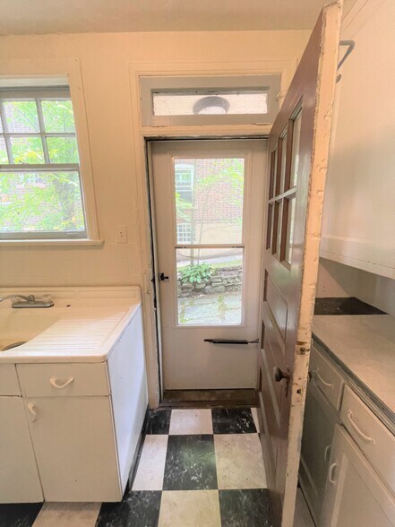 Building Photo - 1405 Severn St