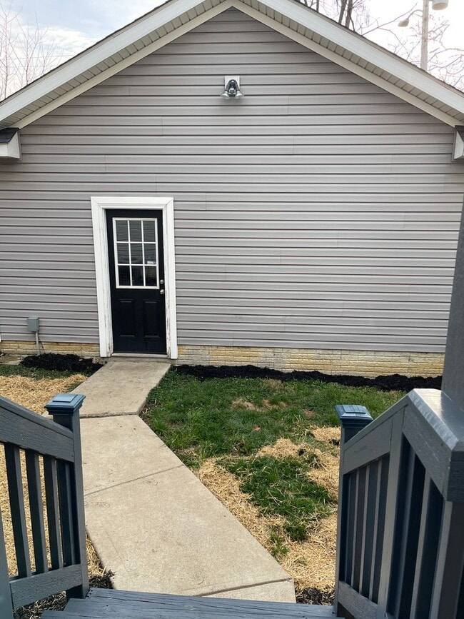 Building Photo - Introducing a stunning three-bedroom, two and a half bathroom home for rent in Columbus, OH!