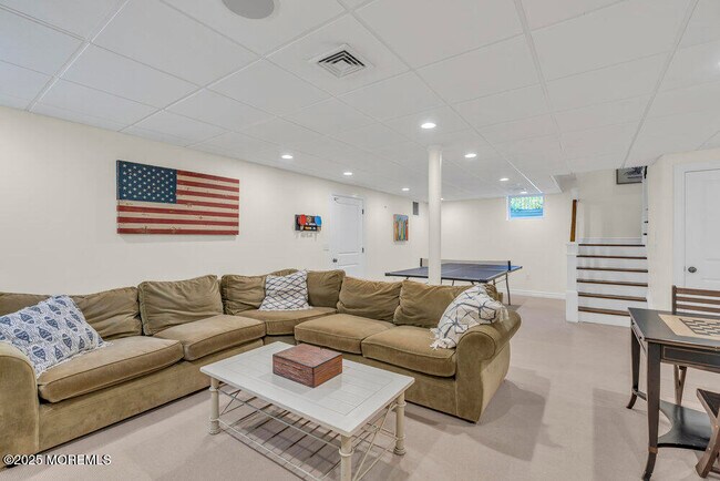 Building Photo - 420 Tuttle Ave